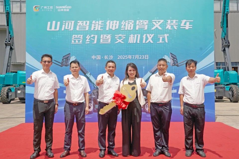 金年会平台_金年会网页版智能伸缩臂叉装车批量交付，即将奔赴新一线